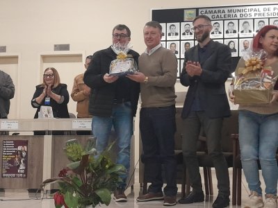 entrega Diploma de Mérito Assistencial